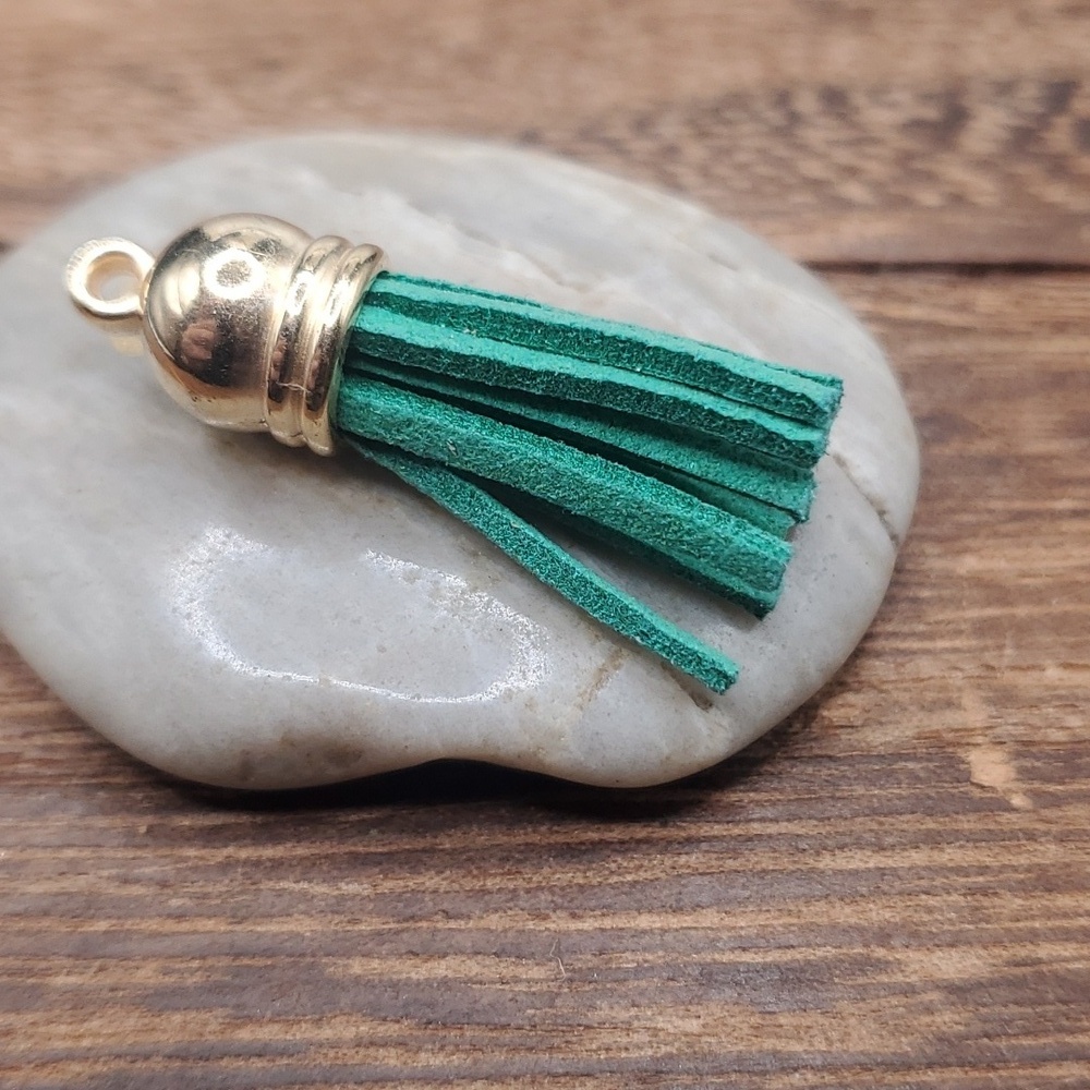 P128 green‎ tassel trendy pendant